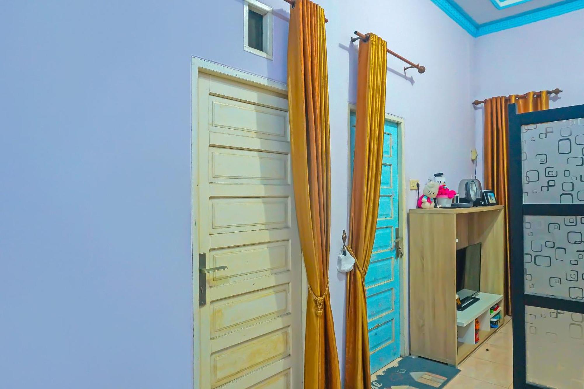 Spot On 92466 Adam Kost Syariahnearwisata Jembatan Barito Hotel Banjarmasin  Exterior photo
