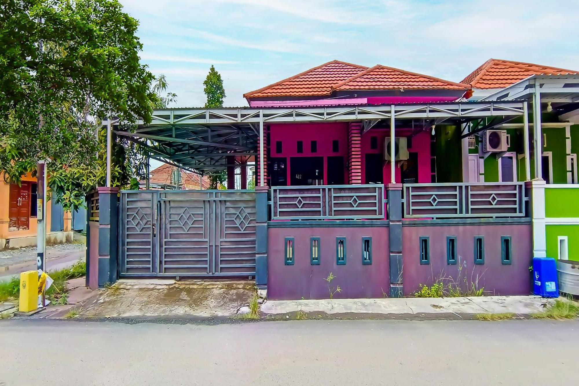 Spot On 92466 Adam Kost Syariahnearwisata Jembatan Barito Hotel Banjarmasin  Exterior photo